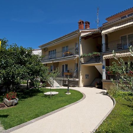 Apartments Maria Пореч Екстериор снимка