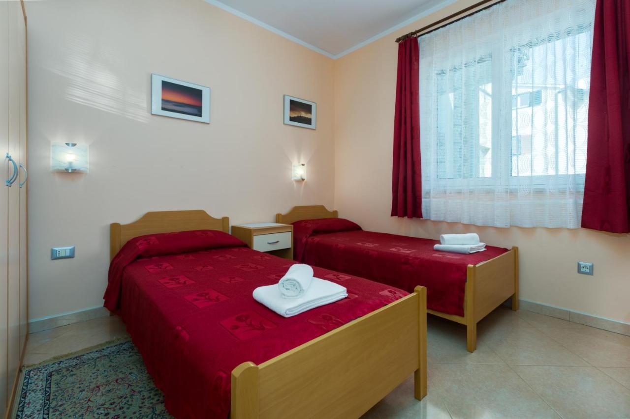 Apartments Maria Пореч Екстериор снимка