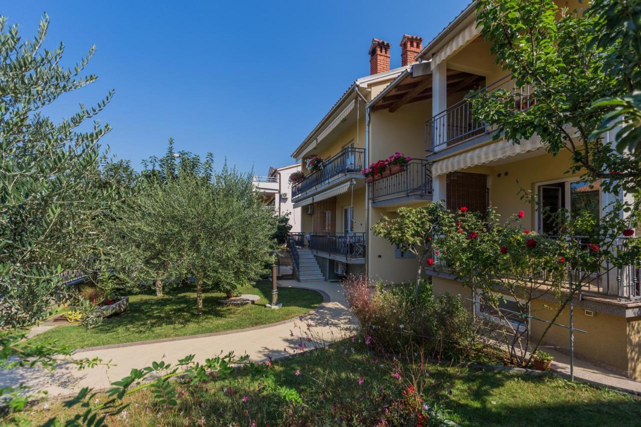 Apartments Maria Пореч Екстериор снимка