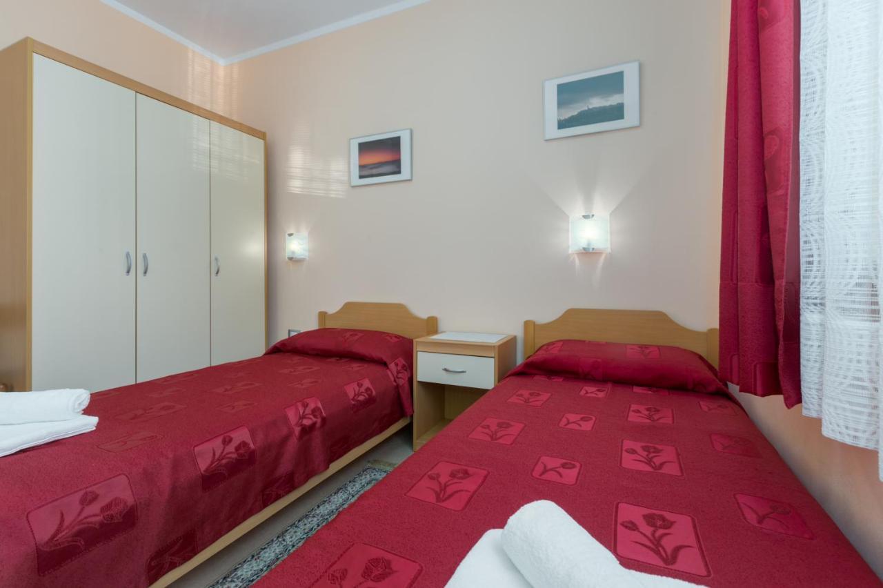Apartments Maria Пореч Екстериор снимка