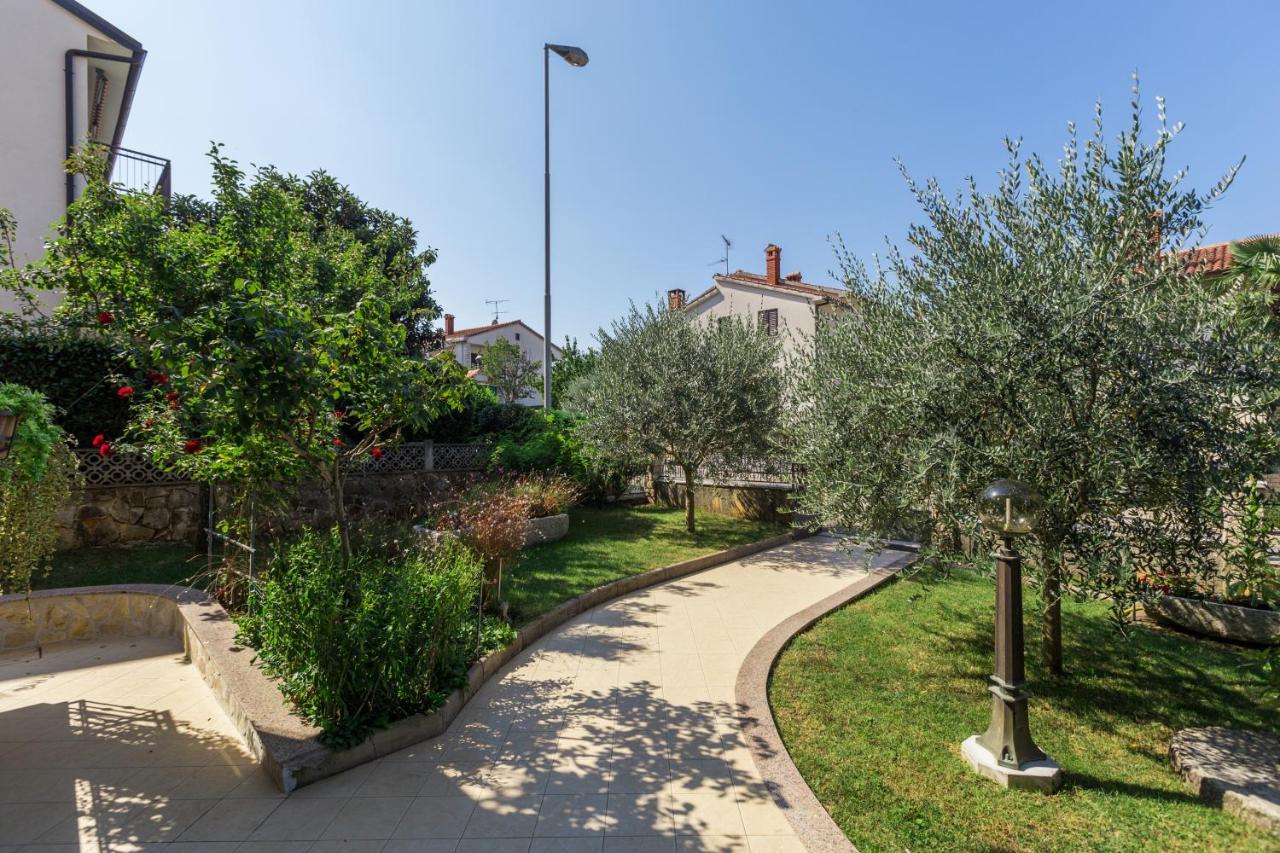 Apartments Maria Пореч Екстериор снимка