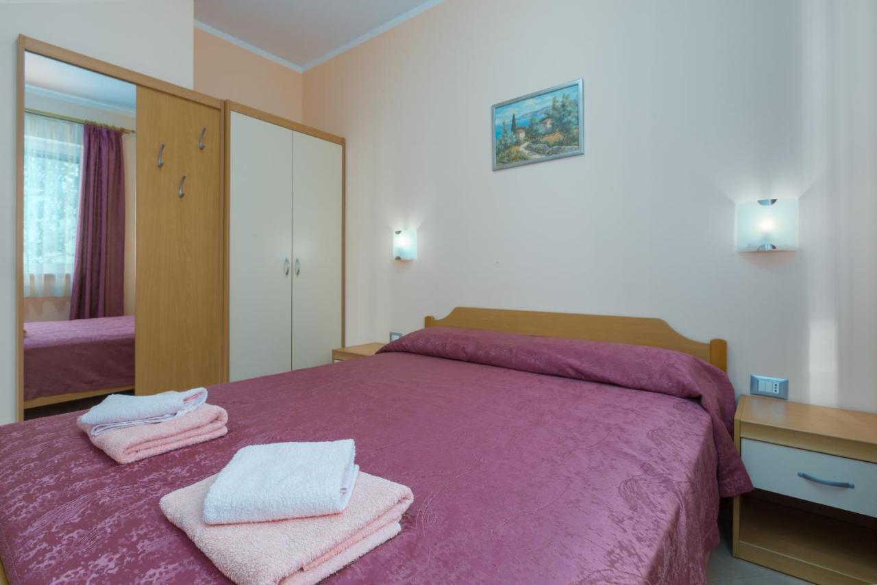 Apartments Maria Пореч Екстериор снимка